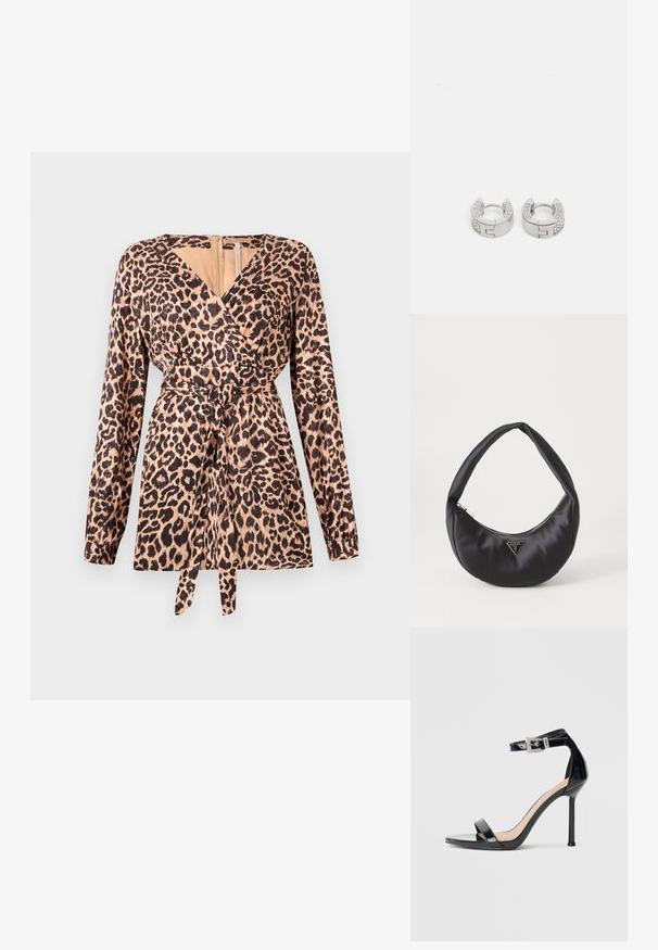 Leopardmønstret omslagstop med lange ærmer, der har en bindebånd i taljen, blød stoftekstur og dyb V-udskæring. Beige og sort farveskema.; Sort højhælet sandal i laklæder med ankelrem. Har minimalistisk design, åben tå og spænde med rhinsten-detaljer.; Sort satin håndtaske med en buet form, der har en lynlåslukning og et trekantet logo i metal på forsiden. Glat tekstur og slankt design.; Guess STYLISH - Øreringe - silver-coloured