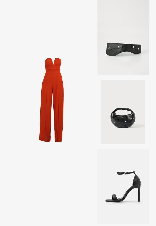 Combinaison rouge avec un décolleté en V profond, sans bretelles, coupe à jambes larges et fentes à l'avant ; fabriquée à partir d'un tissu lisse et léger.; Sandale noire à talons hauts au design épuré, avec une bride au niveau de la cheville, un bout ouvert et une texture en cuir lisse.; Sac à main en cuir noir de forme arrondie, décoré de clous argentés et équipé d'une poignée courte. Texture lisse et fermeture éclair.; Ceinture en cuir noir avec deux poches arrondies, fermées par des boutons-pression en argent. Texture lisse, design légèrement courbé.