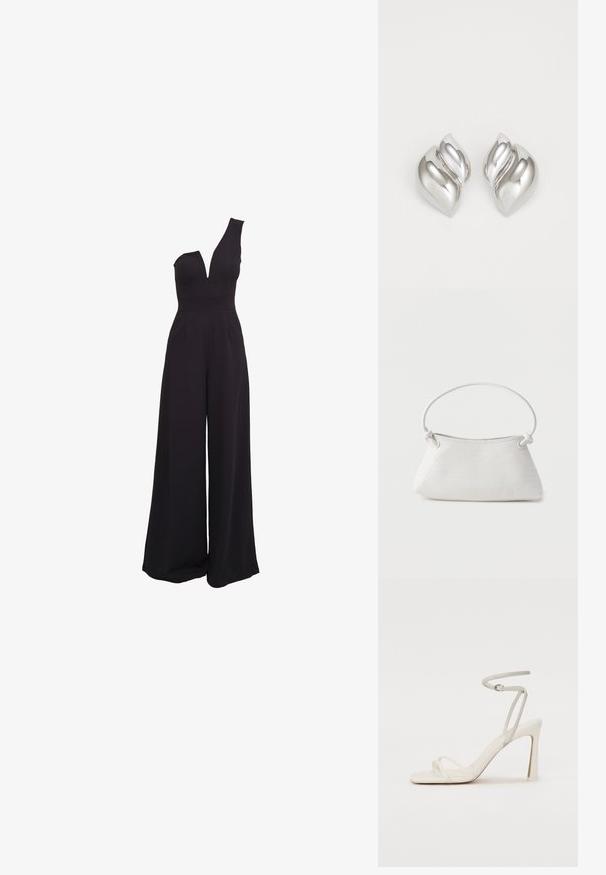 Sort jumpsuit med én skulder, dyb V-hals, brede bukser og en tætsiddende overdel. Lavet af et glat, strækbart stof.; Hvide hælede sandaler med en slank ankelrem og to forreste remme. Glat lædertekstur med en firkantet tå og en blank hæl.; Hvid fletlæderhåndtaske med afrundet håndtag og ender på remmen, der er knyttet, vist mod en ensfarvet baggrund.; Sølvøreringe med en organisk, abstrakt form. Glat, skinnende overflade med et tilspidset design. Har subtile kurver og en centrallinje detalje.