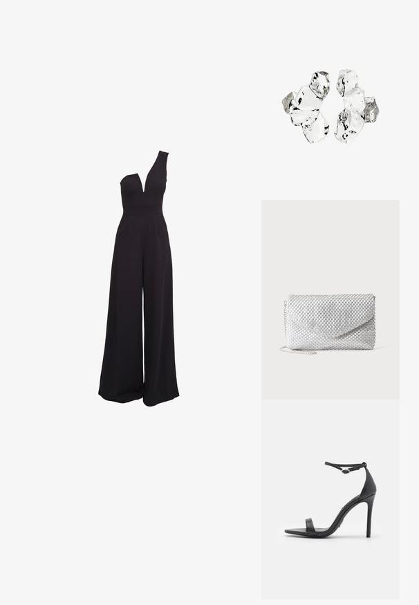 Schwarzer Jumpsuit mit einem einseitigen Design, tiefem V-Ausschnitt, weiten Beinen und einem taillierten Oberteil. Hergestellt aus einem glatten, dehnbaren Stoff.; Schwarze High Heels Sandalen mit offener Zehe, dünnen Riemen und Knöchelverschluss. Glatte Ledertextur mit spitzem Zehendesign.; Silberne Mesh-Abendclutch mit Umschlagklappe und dünnem Kettenriemen auf einfarbigem weißem Hintergrund.; Cluster von sechs unregelmäßig geformten, transluzenten und reflektierenden glasähnlichen Stücken, angeordnet auf weißem Hintergrund.