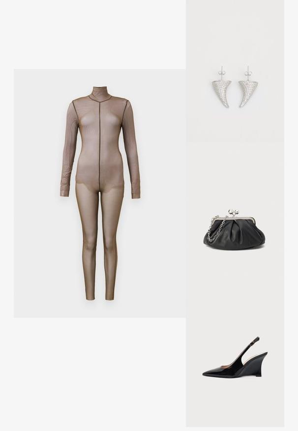 Bodysuit de malla marrón con mangas largas y cuello simulado. Presenta un diseño sin costuras con una silueta ajustada y un detalle de costura mínima.; Zapato de cuña slingback de charol negro con puntera puntiaguda y hebilla ajustable en la correa del tobillo sobre fondo blanco.; Clutch de cuero negro con textura arrugada, marco de metal en tono plateado, cierre de beso y cadena para colgar. Superficie suave y lisa.; Pendientes en forma de cuerno plateado, engastados con pequeñas piedras transparentes, que cuentan con un cierre trasero para su sujeción. Textura suave y acabado metálico.