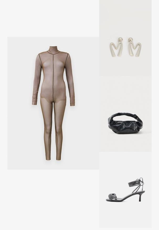 Bruine gaas bodysuit met lange mouwen en een hoge hals. Heeft een naadloos ontwerp met een aansluitende silhouet en minimale stikseldetails.; Grijze leren sandaal met hak, voorzien van een geknoopte band bij de tenen en wikkellinten rond de enkel op een slanke sandaal met een middenhoge hak, tegen een witte achtergrond.; Zwarte tas van glanzend, textuur materiaal met een ronde, gedraaide handgreep en een ritsluiting. Heeft een zacht, gekreukt ontwerp.; Paar zilverkleurige metalen oorbellen in de vorm van een hoekige letter M met afgeronde stekers op een witte achtergrond.