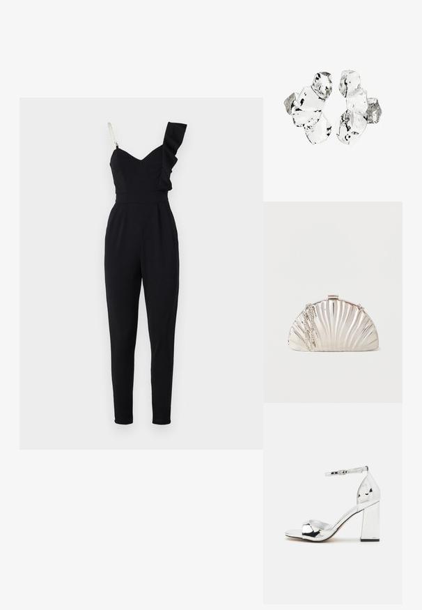 Sort jumpsuit med en flæse på den ene skulderstrop, skræddersyet pasform, smalle ben og struktureret liv. Har en tekstureret stof og en subtil glans.; Sølv højhælede sandaler med blokhæle, åben tå og ankelrem. Har en blank lakfinish og en polstret sål.; Metallisk sølv clutch-taske formet som en muslingeskal med en sølvkæde hængende på siden.; Klynge af seks uregelmæssigt formede, gennemsigtige og reflekterende glaslignende stykker arrangeret på en hvid baggrund.