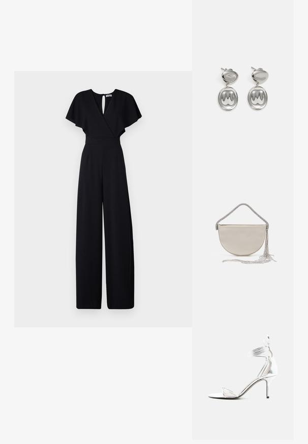Sort jumpsuit med bred bendesign, korte flæseærmer og v-udskæring. Har en nøglehulslukning bagpå og en tætsiddende talje for et strømlinet look.; Sølv højhælede sandal med tynde stropper, ankelrem og slank stiletthæl på en ensfarvet hvid baggrund.; Halvmåne clutch taske i beige satin med en glitrende sølv kædestrop og frynse detaljer. Glat tekstur med minimalistisk design.; Sølvøreringe med en poleret, rund top og en cirkulær, reflekterende vedhæng med et bølget mønster.