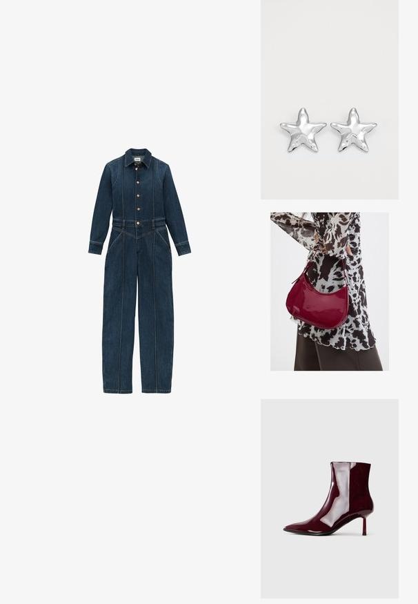 Mørkeblå denim jumpsuit med lange ærmer, knaplukning foran, klassisk krave og brede ben. Distinkte syninger hele vejen igennem.; Skinnende mørkerød ankelstøvle med spids tå og tynd mellem-højde hæl på en lys ensfarvet baggrund.; Kvinde iført en sort- og hvidmønstret bluse, der holder en blank rød skuldertaske mod en ensfarvet baggrund.; Sølvstjernede øreringe med en poleret, blank overflade. Hver ørering har fem spidser og subtile teksturdetaljer på overfladen.