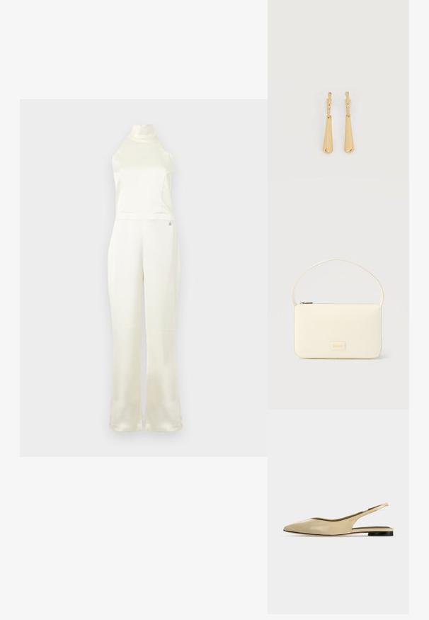 Creme satin jumpsuit med høj hals, tætsiddende buste og vidde ben. Har et lille logo-detail nær taljen. Glat struktur.; Beige spids tå slingback flad sko med lav sort hæl og en glat læderfinish, vist fra siden på en ensfarvet baggrund.; Kremfarvet rektangulær håndtaske med en enkelt rem og lynlås øverst, med en lille præget logo-plakette foran.; Øreringe i guldfarvet metal med glatte, aflangt dråbeformede vedhæng, der hænger fra små creol-låse på en hvid baggrund.