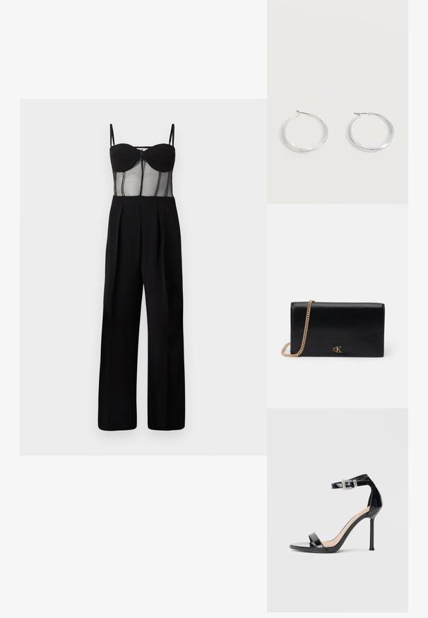 Sort jumpsuit med en tætsiddende mesh overdel med underwire kopper og vide ben. Detaljer inkluderer lynlås foran og plisseringer.; Sort højhælet sandal i laklæder med ankelrem. Har minimalistisk design, åben tå og spænde med rhinsten-detaljer.; Sølvfarvede metaloorringe med glat, let buet overflade og låsemekanisme på en ensfarvet hvid baggrund.; Sort læder clutchtaske med guld kædestosse, rektangulær form, med et metal-logo på fronten. Glat tekstur, minimalistisk design.