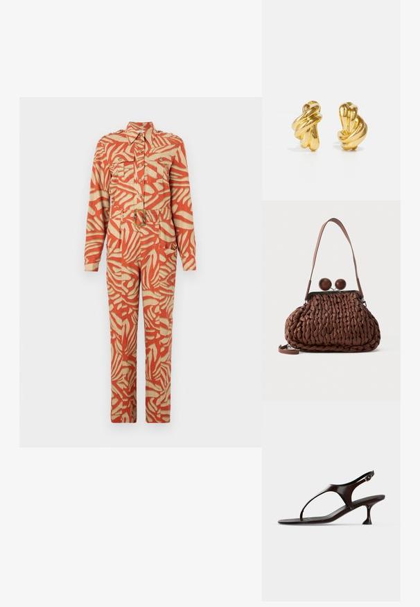 Langærmet jumpsuit med et orange og crème abstrakt mønster. Har to brystlommer, en bæltestrop i taljen og knaplukning foran. Lavet af letvægtsstof.; Mørkebrun laklædersandal med rem bagpå, lille hæl og tårem på hvid baggrund.; Brun flettet læderhåndtaske med en enkelt strop og to store runde trælukninger på toppen.; Guldtonede metal øreringe med et snoet design, der har glatte overflader og afrundede kanter, og som fremhæver en reflekterende, blank finish.
