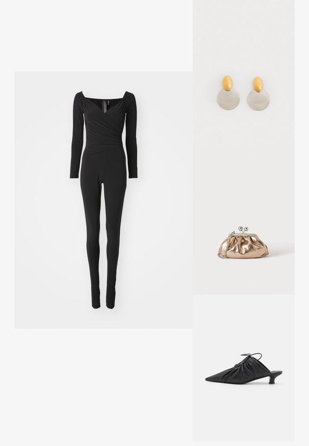 Sort langærmet jumpsuit med firkantet halsudskæring, indpakningsdesign ved kropholdet og tætsiddende ben, lavet af strækbart stof.; Sorte læder slip-on mules med spids tå, samlet tekstur og en lille kitten heel. Har en snor-detalje ved åbningen.; Lille gylden metalisk clutch taske med sølvspænde og kæderem på ensartet lyst baggrund.; Guld- og sølvmetalløreringe med en rund skivebund og et ovalt topstykke, glat tekstur og poleret finish.