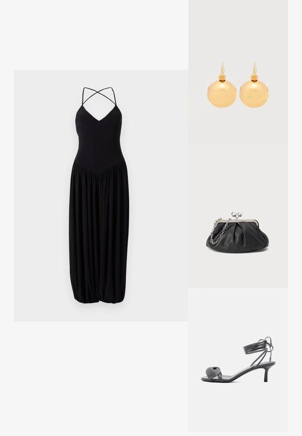 Schwarzes ärmelloses Kleid mit V-Ausschnitt, ausgestattet mit überkreuzten Trägern und einem gerafften, ballonförmigen Rock. Hergestellt aus weichem, leichtem Stoff.; Graue Leder-Pumps mit Absatz, verknotetem Riemen über den Zehen und Wickelriemen um den Knöchel auf schlankem, mittelhohem Absatz vor weißem Hintergrund.; Schwarze Leder-Clutch mit geraffter Textur, silberfarbener Metallrahmen, Druckverschluss und Kettenriemen. Glatte, weiche Oberfläche.; Paar glänzende goldene Weihnachtskugel-Ohrringe mit Hakenverschlüssen auf einfachem weißem Hintergrund.