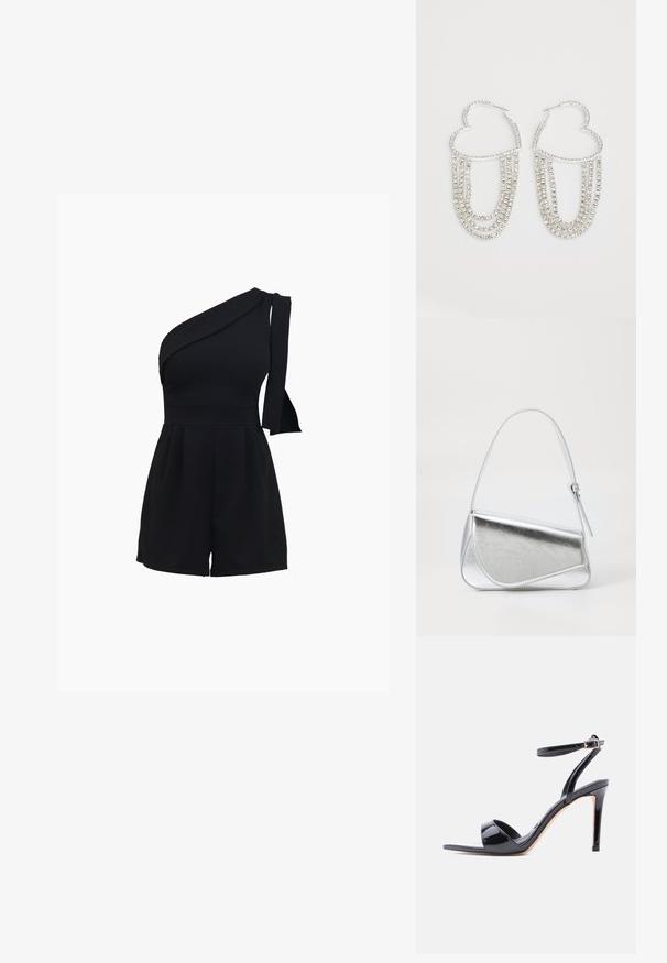 Schwarzer Ein-Schulter-Jumpsuit mit tailliertem Oberteil, plissierten Shorts und einer Schleifendetail an der Schulter, gefertigt aus einem weichen, dehnbaren Material.; Schwarze Sandalette aus Lackleder mit hohen Absätzen, offenem Zehenbereich, Knöchelriemen und Schnallenverschluss, seitlich auf weißem Hintergrund dargestellt.; Silberfarbene metallische Handtasche mit dreieckiger Form, glatter Textur und einem dünnen, verstellbaren Schultergurt. Sie verfügt über ein umklappbares Design mit Nähten.; Silberne Creolen in Herzform, verziert mit herabhängenden Strängen aus klaren Strasssteinen für zusätzlichen Glanz und Textur.
