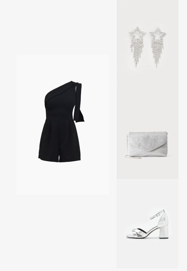 Schwarzer Ein-Schulter-Jumpsuit mit tailliertem Oberteil, plissierten Shorts und einer Schleifendetail an der Schulter, gefertigt aus einem weichen, dehnbaren Material.; Silberne Metallic-High-Heelsandaletten mit Blockabsatz, ausgestattet mit überkreuzten Riemen und einem Knöchelverschluss für sicheren Halt. Glatte Textur.; Silberne Mesh-Abendclutch mit Umschlagklappe und dünnem Kettenriemen auf einfarbigem weißem Hintergrund.; Glitzernde Sternohrringe mit herabhängendem Fransen-Detail, in silberner Farbe und mit einer glänzenden, reflektierenden Oberfläche. Sternform mit filigranem Design.