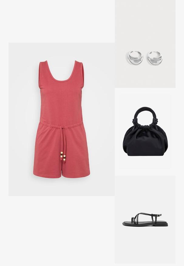 Rompers sans manches rouge avec un décolleté arrondi, une taille élastique et des détails à cordon de serrage agrémentés de perles en bois. Tissu doux et lisse.; Sandales plates noires avec de fines brides réglables, un entre-doigt rectangulaire et une finition mate texturée. Elles présentent un talon bas légèrement carré.; Sac à main en tissu noir doux avec haut froncé et poignées circulaires rembourrées nouées de chaque côté.; Paire de boucles d'oreilles anneaux en argent poli avec un design de barre incurvée superposée sur un fond clair uni.