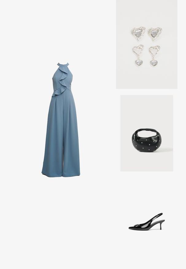 Combinaison bleu clair avec col en halter, détails volants sur le devant, coupe ample et tissu texturé.; Escarpins slingback en cuir verni noir avec un bout pointu et une finition brillante. Présente un talon fin et un accent arrondi au dessus du pied.; Sac à main en cuir noir de forme arrondie, décoré de clous argentés et équipé d'une poignée courte. Texture lisse et fermeture éclair.; Des boucles d'oreilles en argent en forme de cœur présentent des pierres claires facettées, avec un cadre texturé. L'ensemble comprend des styles à clou et des styles pendants.