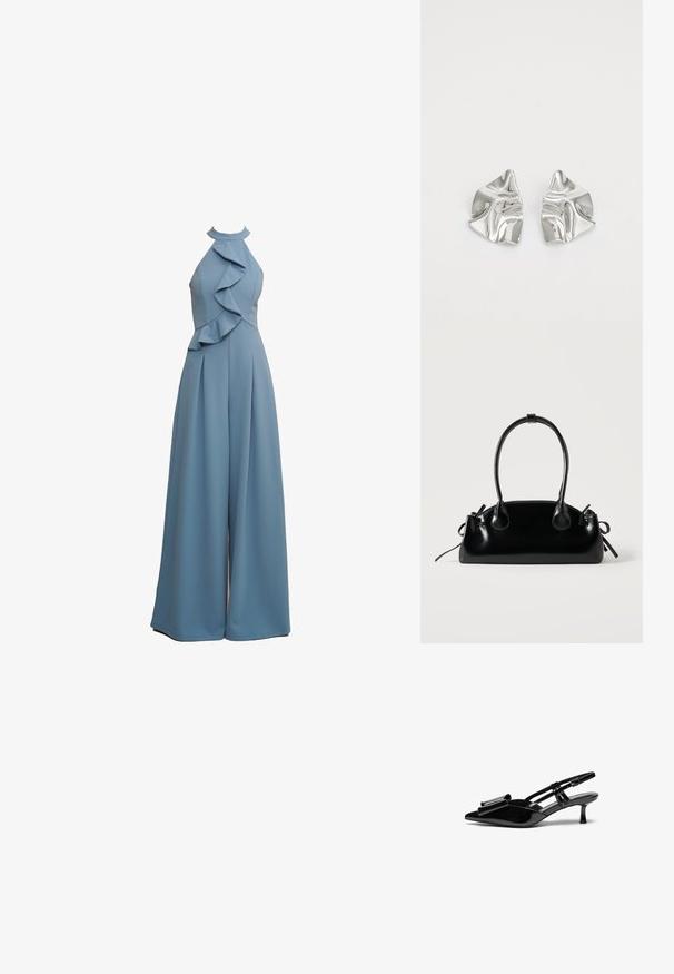 Combinaison bleu clair avec col en halter, détails volants sur le devant, coupe ample et tissu texturé.; Talons aiguilles en cuir verni noir avec un bout pointu, un détail en nœud à l'avant et un petit talon stiletto. Les brides sont équipées de boucles ajustables.; Petit sac à main noir brillant avec deux longues anses et des détails à cordon sur les côtés sur un fond clair uni.; Boucles d'oreilles en métal argenté avec un design ondulé et sculptural, présentant une finition polie et des formes irrégulières, mettant en valeur une esthétique contemporaine.