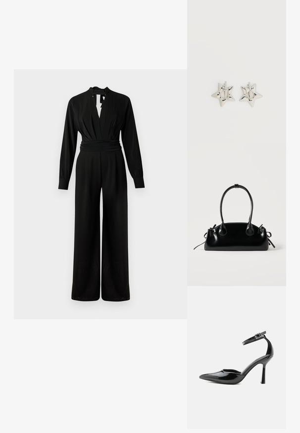 Combinaison noire à manches longues, col en V profond et fermeture à nouer au niveau du cou. Comprend une taille ajustée et un design à jambes larges. Texture de tissu lisse.; Escarpin à talon haut en cuir verni noir à bout pointu avec bride à la cheville et boucle argentée, talon stiletto, vue de côté sur fond uni.; Petit sac à main noir brillant avec deux longues anses et des détails à cordon sur les côtés sur un fond clair uni.; Boucles d’oreilles créoles en forme d’étoile argentée avec une finition lisse et polie sur un fond blanc uni.
