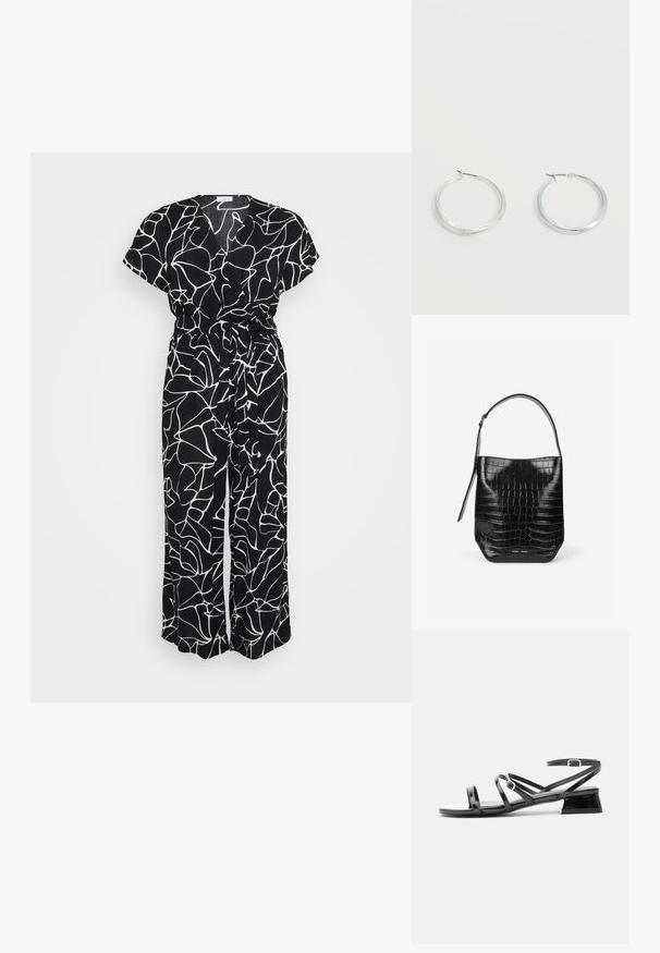 Sort jumpsuit med et hvidt abstrakt linjemønster, korte ærmer, V-hals og bånd i taljen. Stoffet har et blødt, tekstureret udseende.; Sort laklædersandal med lav hæl, flere tynde remme og en lille spændeankelrem på en hvid baggrund.; Sort spandtaske i krokodillepræget læder med enkelt skulderrem og lille sølvfarvet mærkelogo foran nederst i midten.; Sølvfarvede metaloorringe med glat, let buet overflade og låsemekanisme på en ensfarvet hvid baggrund.