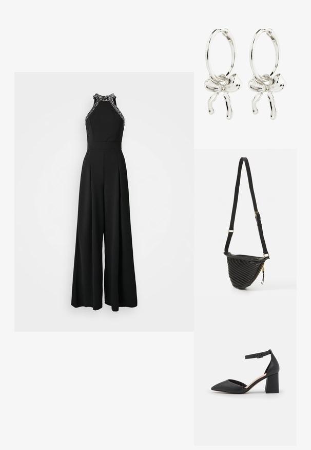 Schwarzer Jumpsuit mit Halterneck-Design und verziertem Saum. Weitere Beinsilhouette mit gefälteltem Detail an der Vorderseite.; Schwarzer Pumps aus Leder mit geschlossenem Zehenbereich, Blockabsatz und verstellbarem Knöchelriemen, auf weißem Hintergrund dargestellt.; Schwarze Tasche mit gestepptem Design, geschwungener Form, goldfarbendem Reißverschluss und verstellbarem Trageriemen. Hergestellt aus glattem Leder.; Silberne Creolen mit einem Bogen-Detail in der Mitte, die eine polierte Oberfläche und eine glatte Textur präsentieren.
