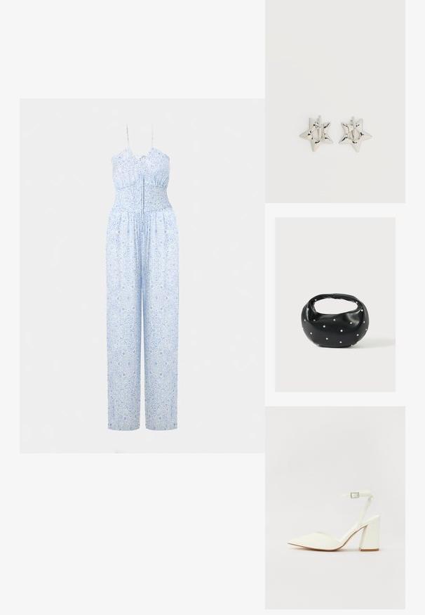 Lyseblå jumpsuit med justerbare stropper, smocket bodice og bukser med brede ben, prydet med et detaljeret blomstermønster. Blød stofstruktur.; Hvide hælede sandaler med spids tå, justerbar ankelrem og en kraftig firkantet hæl. Glat tekstur med minimale syninger.; Sort læderhåndtaske med en rundet form, dekoreret med sølvnitter, og et kort håndtag. Glat tekstur og lynlåslukning.; Sølv stjerneformede øreringe med en glat, poleret finish på en ensfarvet hvid baggrund.