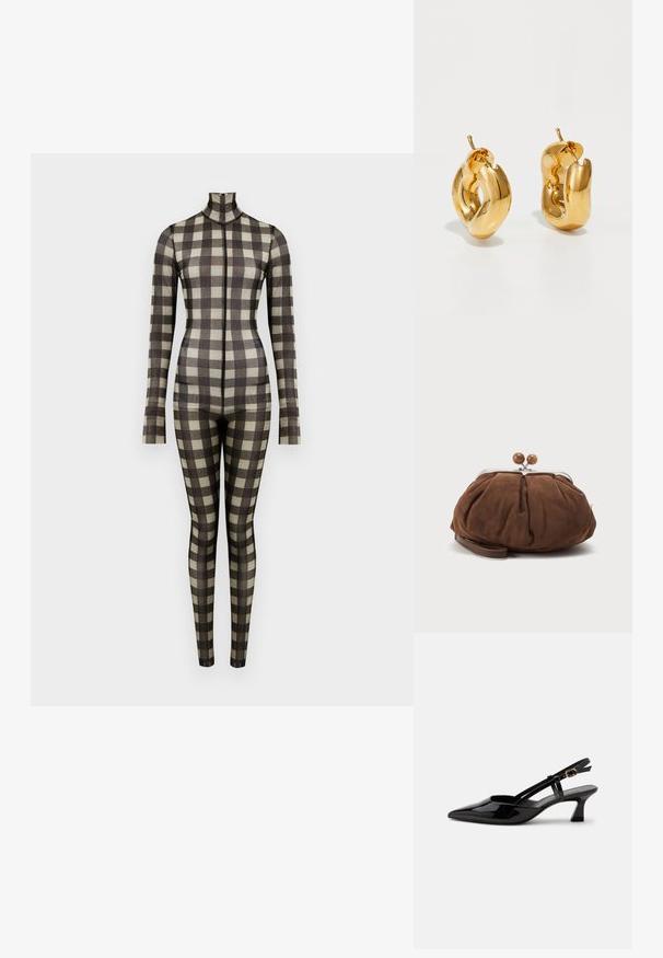 Langärmeliger Bodysuit mit Karomuster, featuring einen hohen Kragen und eine taillierte Silhouette, hergestellt aus einem glatten Stoff in neutralen Tönen.; Schwarzer Slingback-Pumps aus Lackleder mit spitzer Spitze und verstellbarem goldfarbenem Riemen auf weißem Hintergrund.; Weiche braune Wildleder-Handgelenktasche mit silbernem Metallrahmen und runden braunen Verschlusskugeln auf schlichtem hellem Hintergrund.; Fette goldene Creolen mit einem leicht verdrehten, röhrenförmigen Design und Steckverschlüssen auf einem weißen Hintergrund.