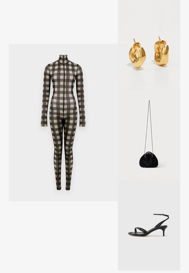 Langarm bodysuit in een geruit patroon, met een hoge hals en een getailleerde silhouet, gemaakt van een zachte stof in neutrale tinten.; Zwarte leren dames sandaal met dunne bandjes, een teengreep, een enkelgesp en een stilettohak van gemiddelde hoogte op een neutrale achtergrond.; Kleine zwarte handtas van namaakbont met gevlochten bovenhandvatten en lange dunne schouderriem op een effen achtergrond.; Dik gouden creolen met een licht gedraaide, buisvormige ontwerp en een schroefsluiting op een witte achtergrond.