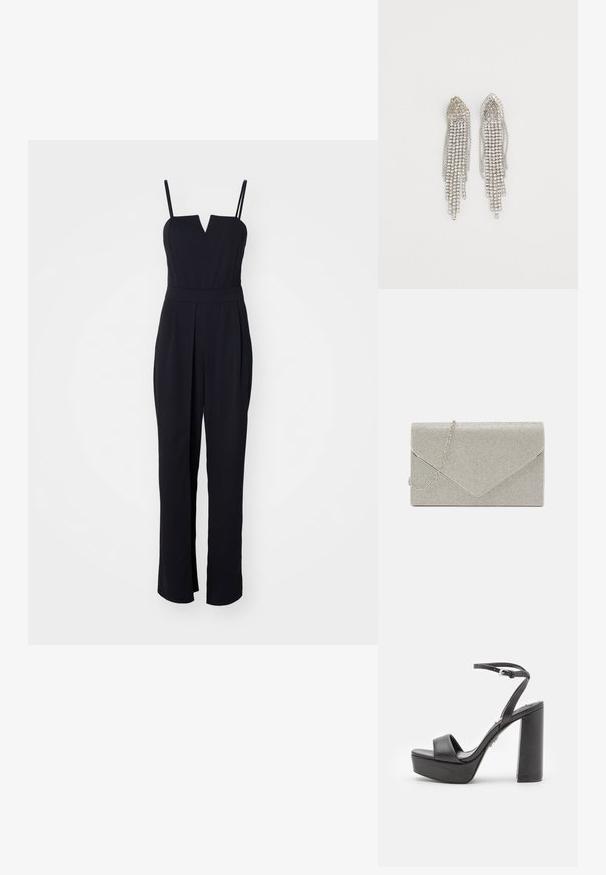 Sort jumpsuit med V-hals, tynde stropper og tætsiddende bodice. Vid ben design med plisseringer tilføjer struktur. Glat stof tekstur.; Sorte platform højhælede sandaler med åben tå, bred forreste rem og justerbar ankelrem. Glat læderfinish og chunky blokhæle.; Metallic sølv clutch taske med et kuvert-design, udsmykket med et struktureret mønster, der har en aftagelig kæde-strop.; Sølvøreringe med et kaskade-design, der har flere rækker af glitrende rhinsten, spidse toppe og delikate kædeaccentueringer.