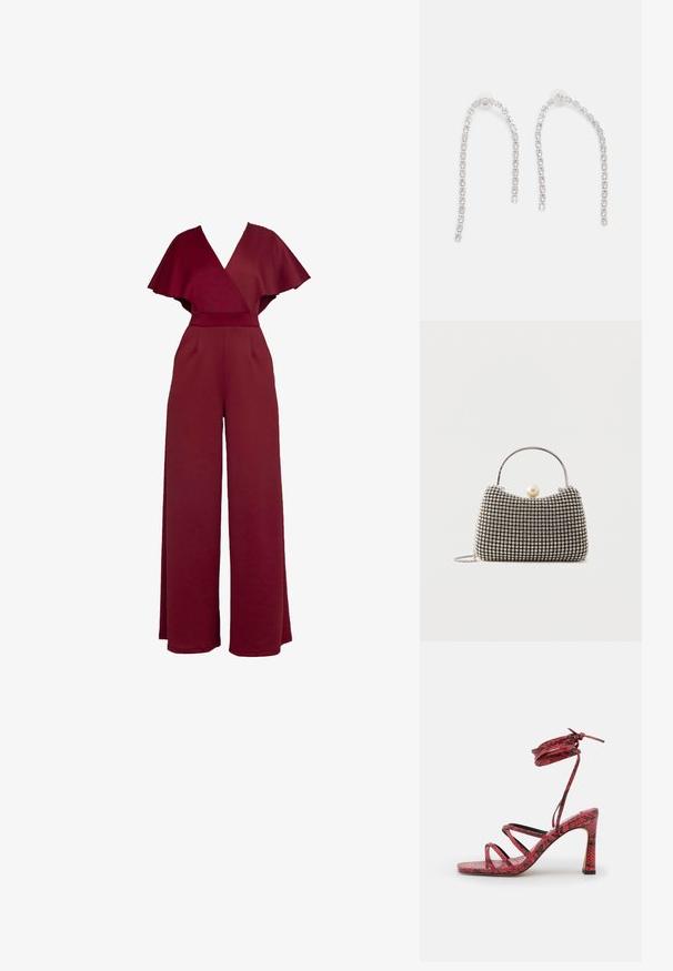 Mono burdeos con escote en V profundo, mangas anchas y cintura ceñida. Presenta un diseño de pierna ancha y tejido texturizado.; NA-KD STRAPPY FUNNEL - Sandalias de tacón - red; Pequeño bolso de mano con patrón de cuadrícula plateada, asa curva, gran cierre de perla y una delgada correa de cadena plateada sobre un fondo liso.; Pendientes de plata con cadenas colgantes, adornados con múltiples piedras preciosas transparentes dispuestas en un patrón lineal, que ofrecen un efecto deslumbrante.