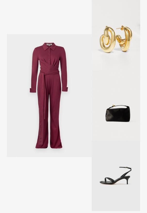 Bordeaux farvet jumpsuit med lange ærmer, krave, knaplukning, omslagdesign og vide ben. Blødt, struktureret materiale.; Sort damesandal i læder med tynde remme, en tå-loop, ankelspænde og en mellemhøj stiletthæl på en neutral baggrund.; Sort satinpung med en afrundet form, et håndtag i toppen og en guldaccentlås. Glat tekstur med et minimalistisk design.; Charlotte Chesnais BO INITIAL BLOW - Øreringe - gold-coloured