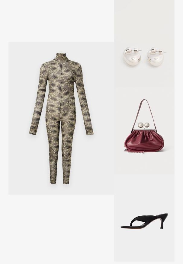 Langærmet, tætsiddende bodysuit i gennemsigtigt stof med et blomstermønster i beige og mørke nuancer, der har høj hals og lange ben.; Sort sandal med mellemhøj hæl, polstret tårem og stropløs design, slank hæl og glat sål mod en ensformig lys baggrund.; Lille bordeaux læderhåndtaske med rynkede detaljer, en tynd rem og en sølvspænde med to store runde knopper.; Par af skinnende sølv store øreringe med lukning på bagsiden mod en ensfarvet hvid baggrund.