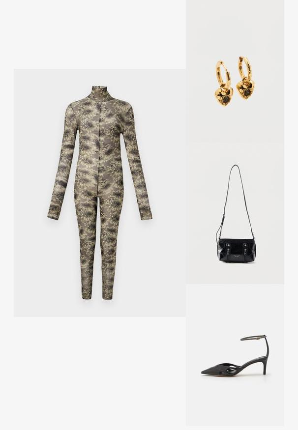 Langærmet, tætsiddende bodysuit i gennemsigtigt stof med et blomstermønster i beige og mørke nuancer, der har høj hals og lange ben.; Sort læder højhælet sko med spids tå, åbne sider og en tynd ankelrem med en lille guld detalje.; Sort skuldertaske i læder med justerbar rem, to lodrette lynlåse foran og et lille metalvinge-emblem under lynlåsene.; Guld øreringe med hjerteformede vedhæng. Hvert hjerte har en tekstureret overflade og en central sort ædelsten i en fæstning med klør.