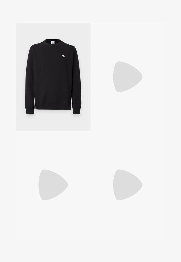 Sort crewneck sweatshirt med lange ærmer og lille hvid Adidas trefoil-logo på venstre bryst.; Sort kortærmet t-shirt lavet af bomuld, med rund hals. Indeholder hvidt Adidas-logo og et mærke med et blåt emblem på venstre bryst.; Oliven grønne cargo-shorts lavet af slidstærkt stof, med flere sidelommer, bæltestropper og syede detaljer for ekstra struktur.; Hvid lav-top sneaker med sort hæltab, beige tænske, mønstret brun sål og hvide snørebånd på ensfarvet hvid baggrund.