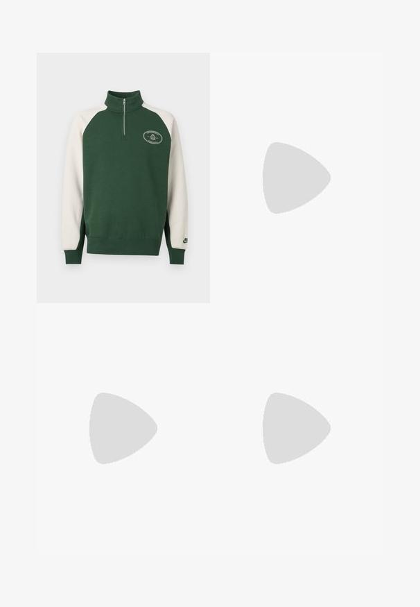Pull vert et crème à manches longues avec col demi-fermeture éclair, écusson du logo sur la poitrine et logo Nike sur le poignet de la manche gauche.; Chemise en denim bleu clair à boutons avec manches longues, col pointu et petit logo sur la poitrine gauche. Offre une coupe décontractée et un design classique.; Pantalons de survêtement noirs en tissu doux, dotés d'une taille avec cordon de serrage, d'une coupe large et de poches latérales avec une texture lisse.; Baskets Nike Air Force 1 noires avec tige en cuir, languette en maille et semelle en caoutchouc, dotées d'un design montante et de lacets épais.