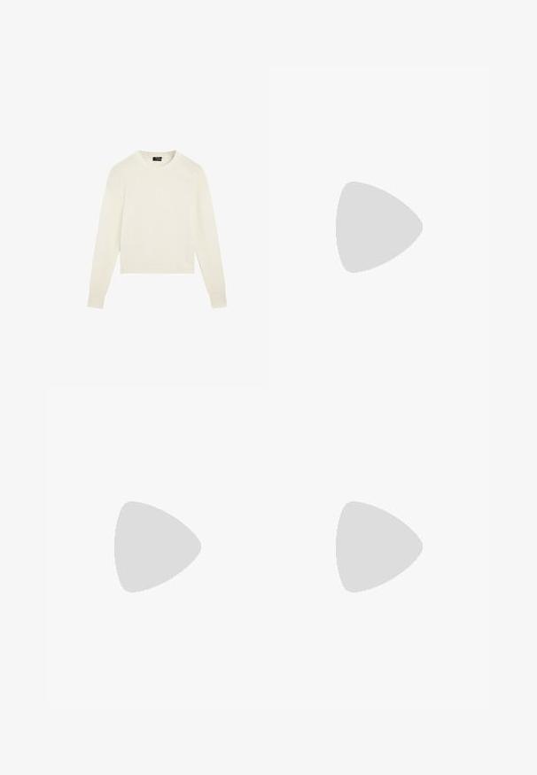 Plain hvid strikket sweater med lange ærmer, ribbede manchetter og kant samt en rund halsudskæring, vist på hvid baggrund.; Stribet langærmet top i sort og hvid, med en rund halsudskæring og en stolpe med fem knapper foran. Blødt tekstureret stof.; Lyseblå denim bukser med vide ben og høj talje, fem lommer, bagside-patch og kontrastsying langs sømmene.; Beige ruskinds ankelstøvle med reb-snørebånd, polstret krave og struktureret gummisål. Har et glat læderpanel ved bunden.