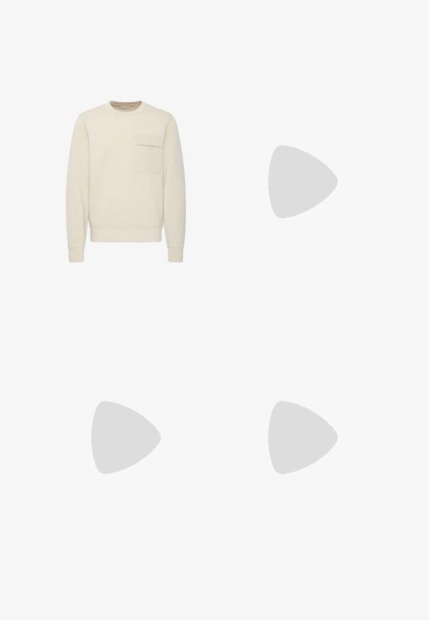 Beige crew neck sweatshirt gemaakt van zachte stof, met een borstzak, ribbels aan de mouwen en onderkant. Soepele textuur met minimale ontwerp elementen.; Effen witte oversized T-shirt met korte mouwen, ronde hals en losse pasvorm tegen een witte achtergrond.; Lichtblauwe denim jeans met een klassiek recht model, voorzien van vijf zakken, metalen knoopsluiting en een lichte vervaging op de stof.; Witte canvas sneakers met bruine accenten, voorzien van platte veters, een lage zool en een gestructureerde rubberen zool.