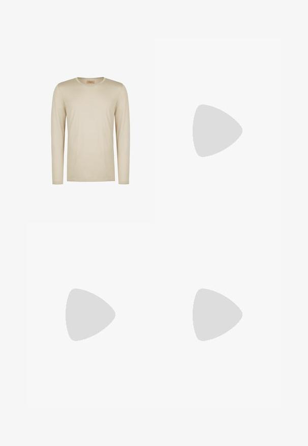 Beige Langarmshirt aus weichem Stoff mit gerippter Textur und rundem Ausschnitt mit kontrastierendem Halsausschnitt. Minimalistisches Design.; Marineblaue Hemdbluse mit langen Ärmeln und zwei Brusttaschen. Hergestellt aus einem glatten Stoff mit einem Kragen und dunklen Knöpfen.; Marineblaue Hose mit glatter Textur, gerade geschnitten, mit Verschluss und Seitentaschen; minimalistisches Design ohne Muster.; Weißer Leder-Sneaker mit niedrigem Schaft, Schnürung vorne, dezenten Nahtdetails und flacher, dünner Sohle, seitlich dargestellt.