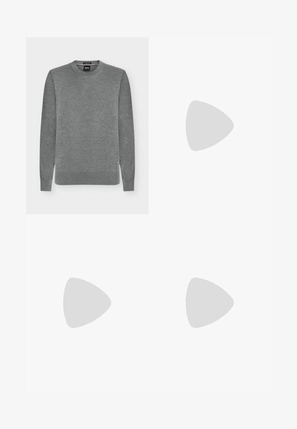 Pull gris à manches longues avec col rond, poignets et ourlet côtelés, avec une petite étiquette de marque sur la couture latérale gauche.; Chemise à manches courtes à carreaux bleu clair et blanc avec une poche avant et un col classique.; Shorts pour hommes gris foncé taillés sur mesure avec passants de ceinture, bouton à l'avant, fermeture éclair et plis latéraux subtils.; Mocassins en cuir noir avec une finition texturée, dotés d'une bride décorative à l'avant et d'un bout arrondi. Semelle en caoutchouc pour plus de durabilité.