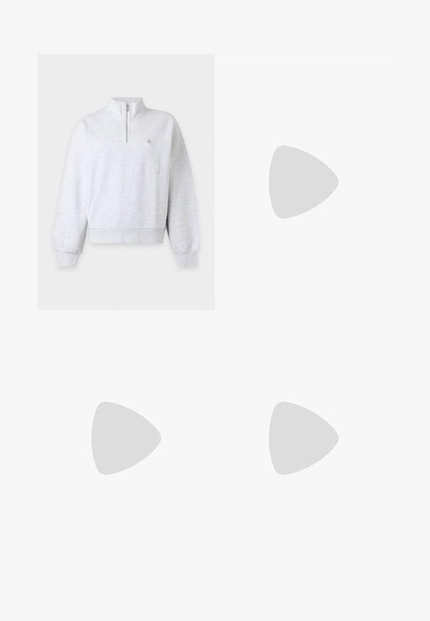 Hellgrauer Langarm-Sweatshirt mit halbem Reißverschluss und hohem Kragen, gerippte Bündchen und Saum, schlichtes Design mit kleinem Logo auf der Brust.; Grüne Kurzarm-T-Shirt aus weichem Stoff mit Rundhalsausschnitt und dezentem Logo-Detail auf der Vorderseite.; Marineblauer Rock aus weichem Stoff mit einem weißen elastischen Bund, der zwei marineblaue Streifen und ein kleines Logo am unteren Saum aufweist.; Schwarzer und beiger Sneaker mit Klettverschluss, drei weißen Streifen an der Seite und einer strukturierten braunen Gummisohle. Markenlogo sichtbar.