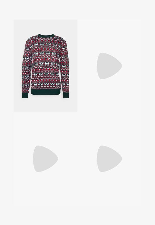 Strickpullover mit Rundhalsausschnitt, ausgestattet mit einem festlichen Muster in Rot, Grün und Weiß, das Rentiere, Bäume und geometrische Formen darstellt. Grüner Rand an den Ärmeln.; Schwarzes, langärmeliges Hemd zum Knöpfen mit Kragen, geknöpften Manschetten und einem kleinen Logo auf der linken Brustseite, auf einer flachen Oberfläche dargestellt.; Schwarze Denim-Hosen mit geradem Schnitt, zwei frontalen Taschen und einer Knopfverschluss an der Taille. Weiche Textur mit minimalen Details.; Weiße Leder-Sneaker mit schwarzen Wildlederelementen; verfügen über eine Gummisohle, eine runde Spitze und ein klassisches Schnürdesign. Seitliches Logo in Schwarz.