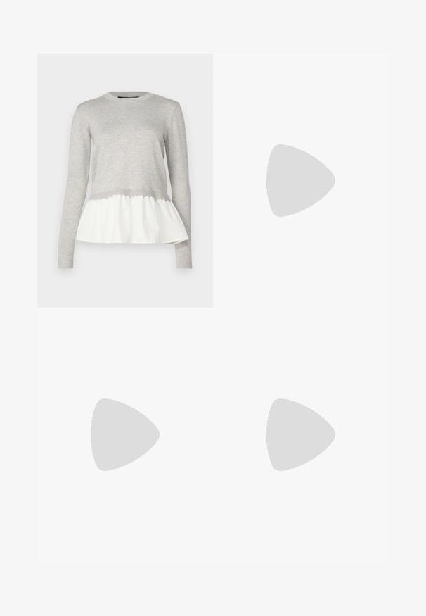 Sivý dlhý rukáv top s textúrovaným pleteným horným dielom a mäkkým bielym vrstveným peplum spodkom. Hladký výstrih a manžety.; Rozšírené modré rifle vyrobené z denimovej tkaniny s vyblednutým umývaním, s prednými vreckami, gombíkovým zapínaním a jemným poškodením na kolene.; Čierne kožené kovbojské čižmy s špicatou špičkou, nízkym stohovaným podpätkom a zložitým embosovaným vzorom listov na holeni. Očko na vrchu pre jednoduché obúvanie.; Čierne slnečné okuliare s obdĺžnikovým rámom, tmavými šošovkami, hladkým plastovým materiálom a kovovým akcentom na ramene.