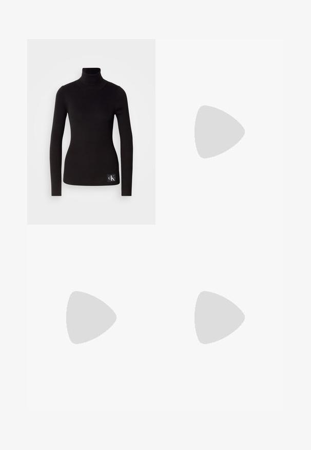 Must mustribal turtleneck-sweater pikemate varrukatega ja kitsas lõikega; peal on logoäkil laine vasakul all. ; Mustreeritud leopardimustriga nööbiga särk musta ja hallina, millel on krae, pikad varrukad ning sile ja kerge kangas. Kuuendal nööbil eest.; Must mustrakk, millel on ümbermõõt, on kaetud hõbedaste lehtede mustriga. Sile tekstuur ja asümmeetriline alläär, ulatub keskmise reieni.; Mustad Calvin Kleini avatud varbaga libisev sandaal, mis on paigutatud beeži vaiba peale tänapäevases sisekujunduses, ümara merevaiguvärvi lauajaluse lähedal.