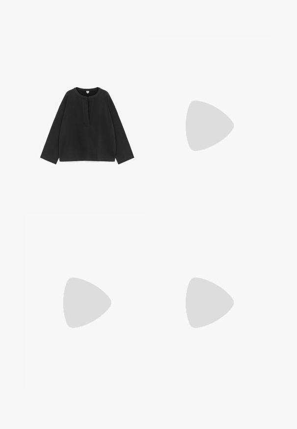 Sort, langærmet sweatshirt med rund hals og kort knapstolpe. Fremstillet af blødt stof med en glat tekstur og en afslappet pasform.; Sorte bukser med vidde ben, høj elastisk talje og justerbar snøre, lavet af glat stof.; Sort læder ankelstøvle med blokhæl, glat tekstur, rund tå og en hælflap med gul branding.; Sort rektangulær læderhåndtaske med to lange skulderstropper og en lynlåslukning øverst.