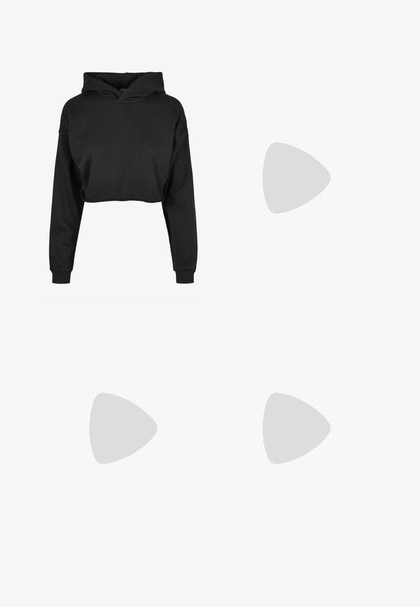 Sort cropped hoodie lavet af blødt stof med snoretræk i hætten, lange ærmer og ribbede manchetter, med et rent, enkelt design.; Sorte højtaljerede leggings, lavet af strækbart stof, med en glat tekstur og en tætsiddende design uden synlige sømme eller mønstre.; Hvide snøre-sneakers med en chunky sål, der har glat syntetisk materiale, teksturerede detaljer og en løkke på hælen.; Sort bæltetaske lavet af glat, vandafvisende materiale, med en rektangulær form, justerbar rem og en frontlogo-patch.
