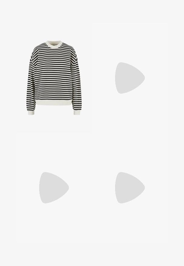 Urban Classics STRIPED CREWNECK - Sweatshirt - black whitesand; Sort atletisk nederdel med elastisk talje, prydet med tre hvide striber langs den ene side og et Adidas-logo. Glat stoftekstur.; Hvid Adidas Tokyo sneaker med sorte striber, sorte velcro-stropper og gummisål, vist fra siden på en hvid baggrund.; Brun ruskindshåndtaske med glat tekstur, to håndtag og to accenteremme med metalspænder på fronten. Rektangulær form.