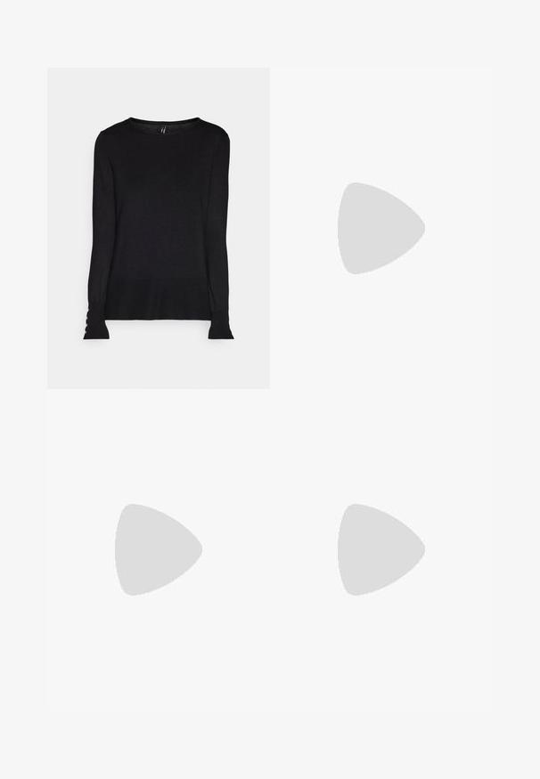 Un pull noir en tricot, avec un col rond, des manches longues à poignets évasés et un détail de boutons décoratifs sur les poignets.; Jean skinny noir en denim, avec une taille haute, cinq poches et une texture subtile. Lavable en machine avec une braguette à fermeture éclair.; Baskets Nike Air Force 1 blanches lévitant au-dessus d'une surface en béton avec des ombres dans un cadre minimaliste.; Sac en tissu imprimé léopard avec une forme courbée, une fine bandoulière et une fermeture éclair. Teintes naturelles de beige et de marron foncé. Texture lisse.