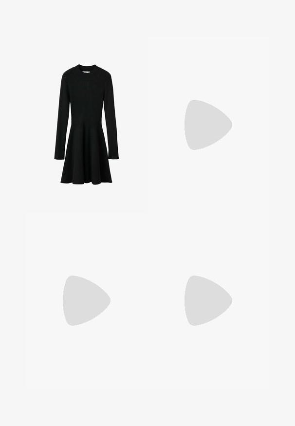 Sort ribbet langærmet kjole med tætsiddende liv og flagrende nederdel. Har en rund halsudskæring og tekstureret strikstof.; Sort blazer lavet af glat stof med en spids revers, enkelt knaplukning og to sidelommer. Skræddersyet pasform med lange ærmer.; Sort ruskind slingback højhælet sko med spids tå, tynd hæl og justerbar rem med guldtonet accent.; Sort læderclutch med guldfarvet metalramme og tryklukning på hvid baggrund.