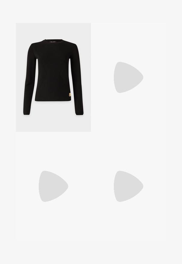 Musta pitkähihainen vartalonmyötäinen pusero, jossa pyöreä kaulus ja pieni beigen värinen Armani Exchange -etiketti alahelman lähellä valkoisella taustalla.; Musta ilmanhihoilla bleiserimekko pellavasta, jossa on kaksinkertaiset kultaiset napit, huippukaulukset ja etutaskut. Vuorattu sisustus, jossa on logokuosi.; Mustat remmillä varustetut mule-sandaalit, joissa neljä ohutta remmiä ja levenevä pieni korko vaalealla yksivärisellä taustalla.; Musta nahkainen käsilaukku, jossa on yksittäinen olkahihna ja koristeellinen vyö hopeisella soljella edessä.