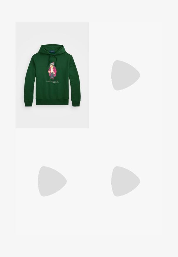 Sudadera de algodón verde con un gráfico de un oso vestido, con un gran bolsillo frontal y capucha con cordón. Texto del logo debajo del diseño.; Camisa verde claro de manga larga con botones, que presenta un cuello puntiagudo, un pequeño logotipo bordado en el pecho y botones de perla.; Pantalones beige de corte recto con trabillas para cinturón y cremallera frontal, colocados planos sobre un fondo blanco.; Zapatilla beige y marrón de corte bajo con cordones, suela blanca, paneles de malla y ante, y logo de Polo en el lateral.