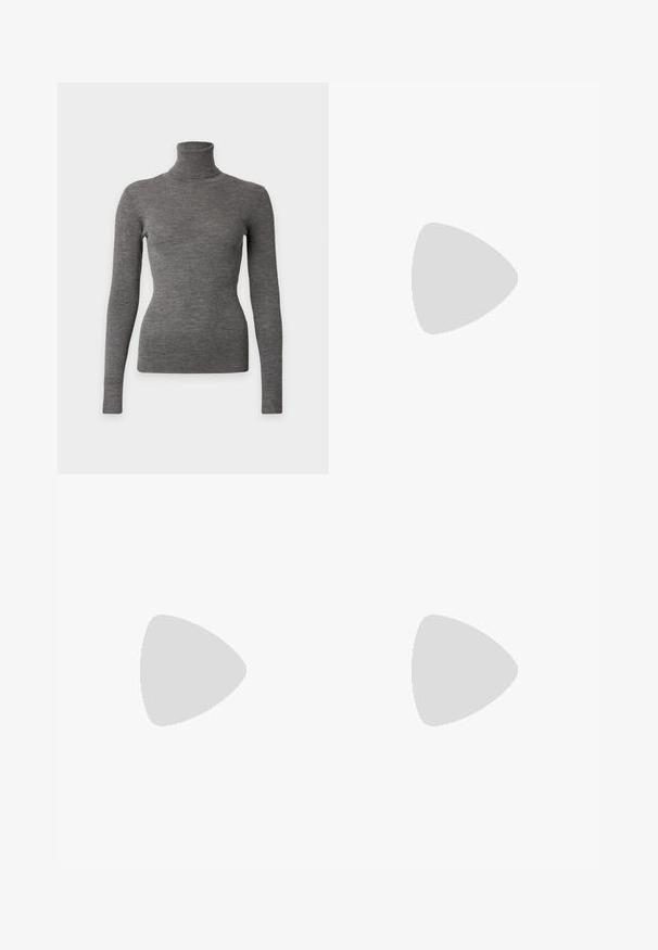 Jersey ajustado de punto acanalado gris con cuello alto, mangas largas y silueta delgada sobre un fondo liso.; Vaqueros de mezclilla oscuros acampanados con una cintura alta, con costuras naranjas y dos bolsillos frontales. Textura suave, acabado limpio, diseño clásico.; Bailarina de piel negra con punta redondeada, textura suave, detalle de costura minimalista y diseño de suela flexible.; Pequeño bolso de mano de cuero burdeos con cierre metálico plateado y correa de muñeca sobre un fondo blanco.