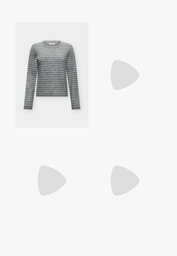 Pull gris à manches longues avec des rayures horizontales gris clair et un col rond, présenté sur fond blanc.; Pantalons larges en tissu texturé gris foncé, avec des plis avant, une fermeture à bouton et des poches latérales pour plus de fonctionnalité.; Mocassins en cuir noir avec une semelle épaisse et texturée, dotés d'une sangle sur le vamp et d'une finition lisse et polie.; Sac à main en cuir noir au design structuré, avec une poignée arrondie et une bandoulière amovible. Présente une texture lisse et un éclat subtil.