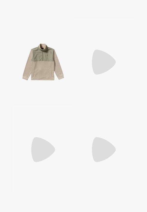 Fleece pullover i beige og olivengrøn med halvlukket design, høj krave og to sidelommer. Glat tekstur på det øverste panel.; Olivengrøn cargo-bukser lavet af letvægtsstof, med flere sidelommer, elastisk talje og lige pasform.; Brun og beige vandrestøvle i mellem højde med sort polstret krave, Gore-Tex-logo, metaløjer og Vibram-ydersål.; Tan taktisk rygsæk med flere lommer, webbing remme, polstret mesh ryg, lynlåse og forstærkede sømme for holdbarhed.